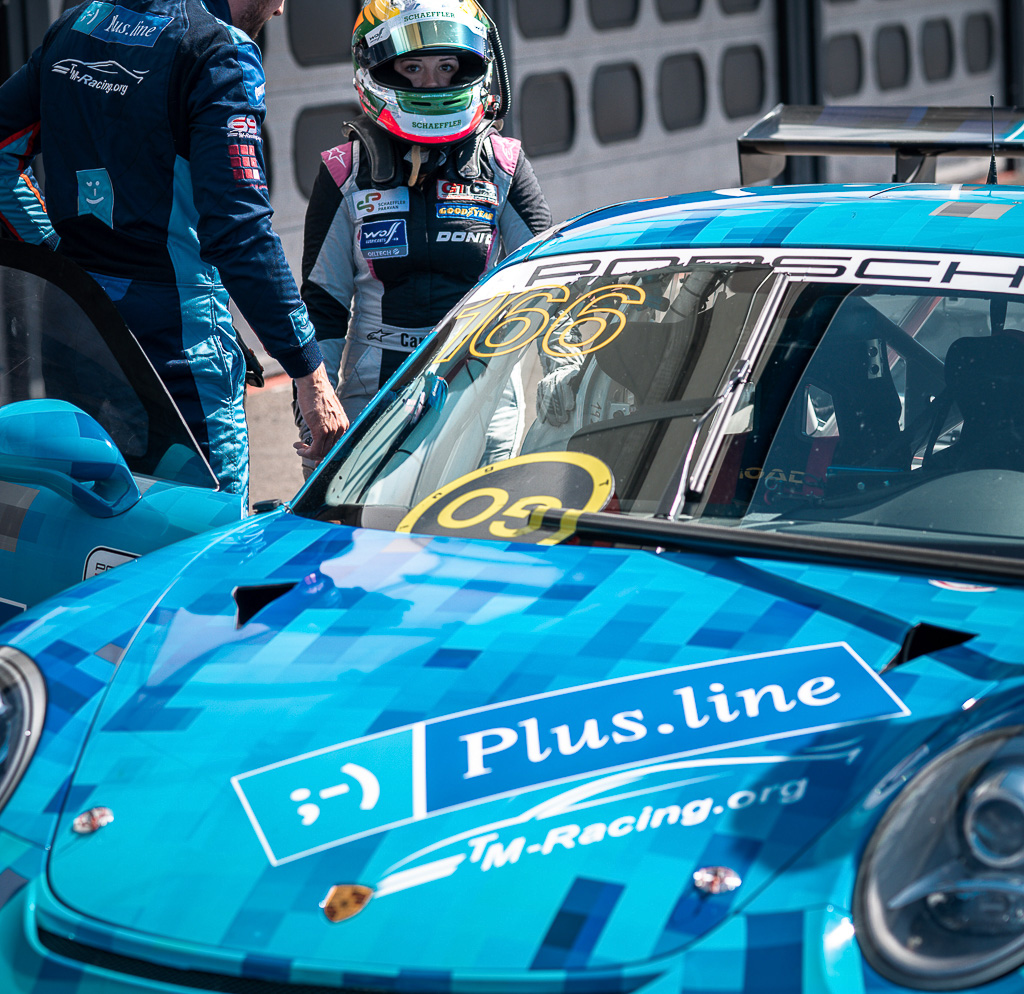 Plus.line sponsort Racing Carrie Schreiner